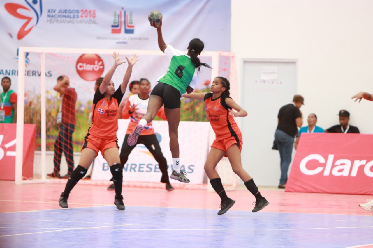 Zona Metropolitana vence al Norte en inicio balonmano femenino