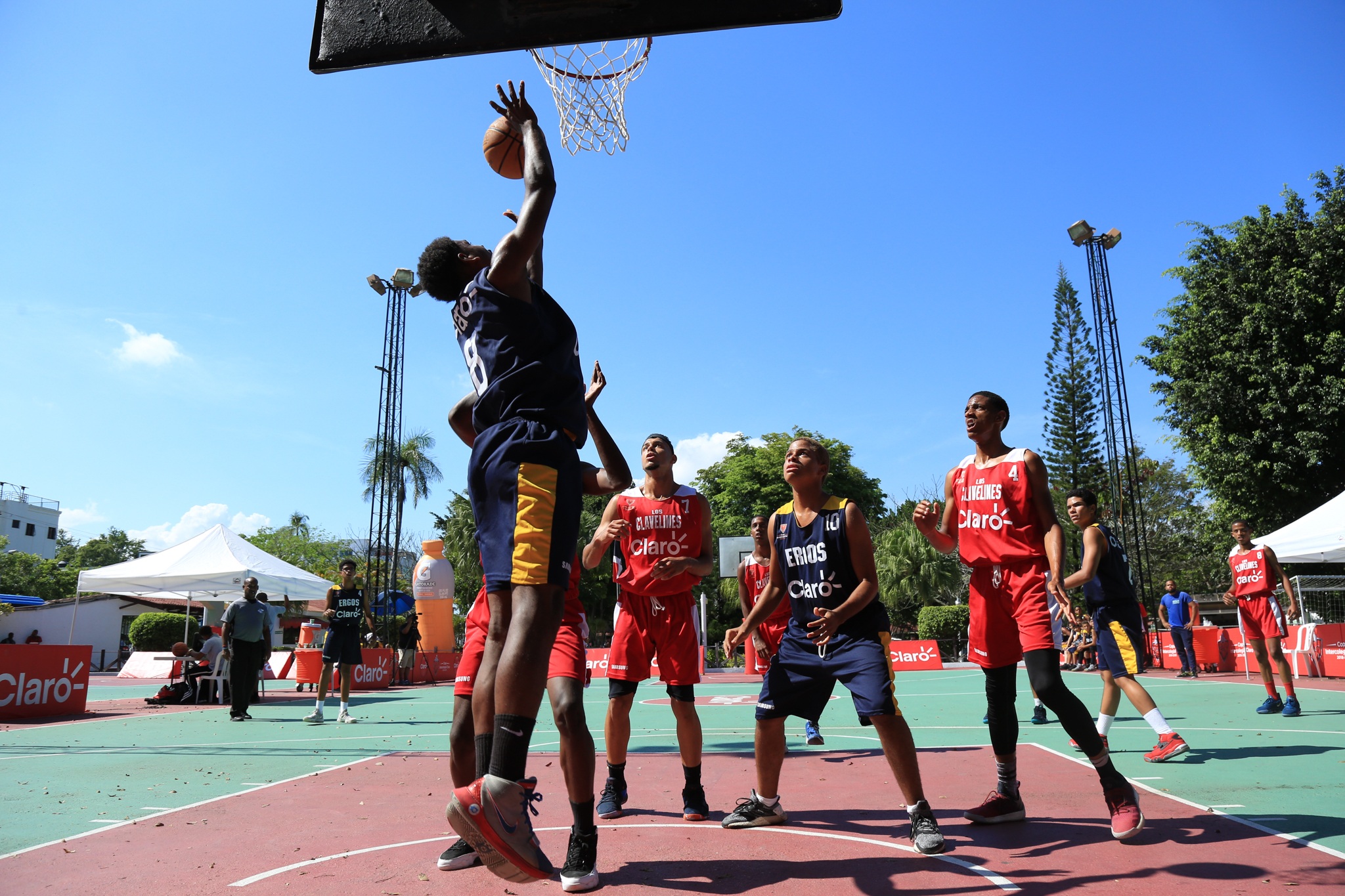 Domínico Francés, Crossover, Los Clavelines y Shalom triunfan