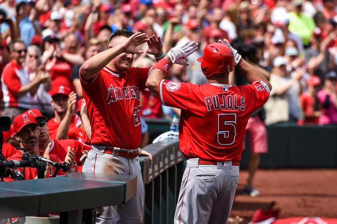 Rojos pegan 3 jonrones en la 5ta y barren a Reales