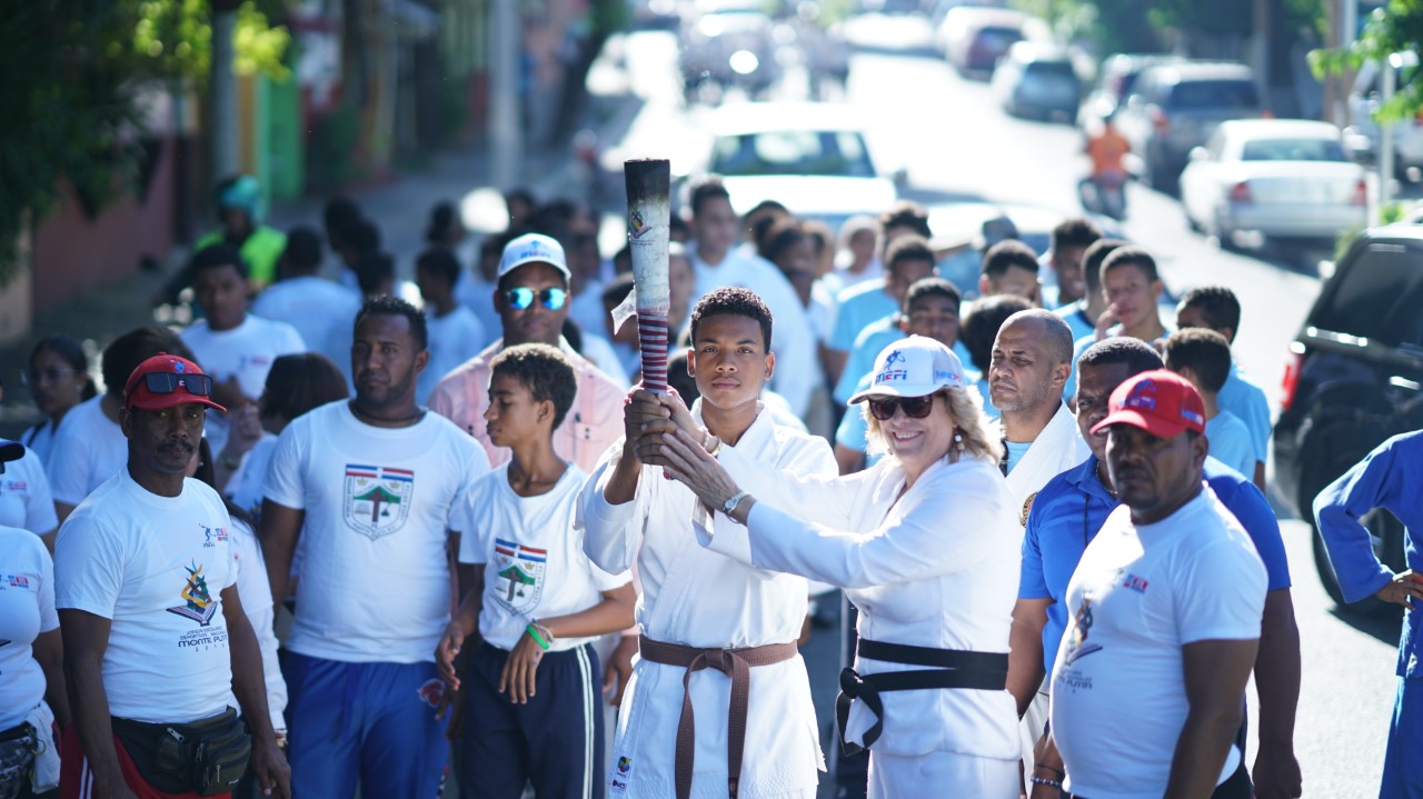 Antorcha enciende los centros educativos de Puerto Plata