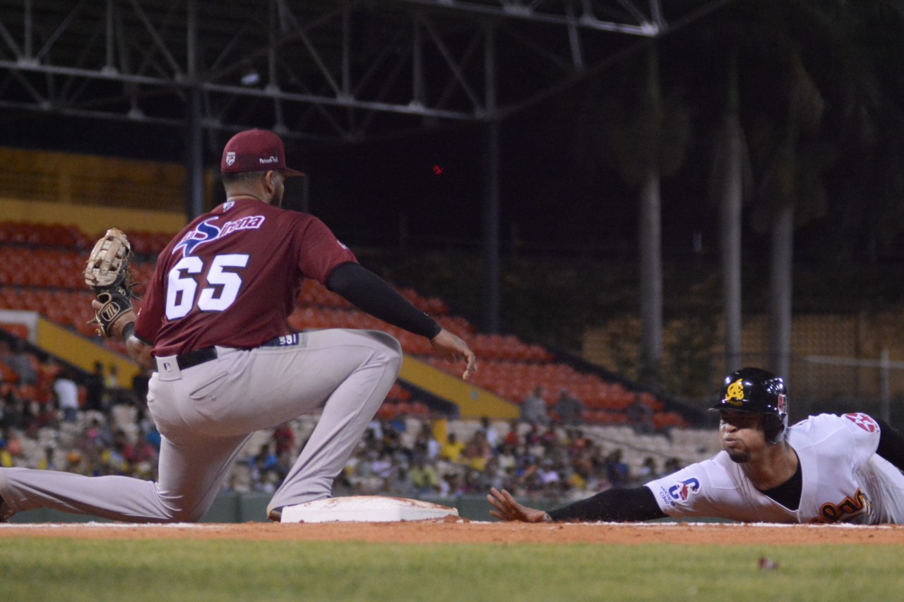 Guilas Vencen A Gigantes Estrellas A Licey Y Toros A Los Leones