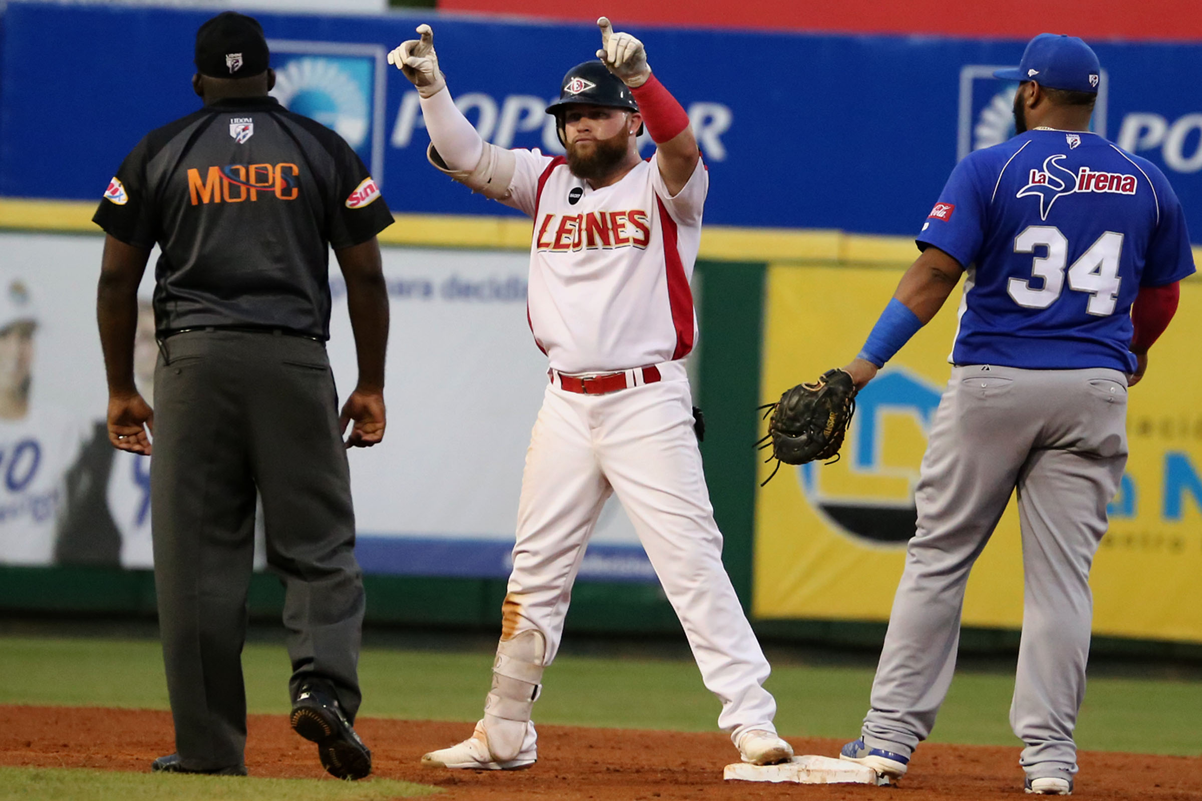 Leones del Escogido se imponen a Tigres del Licey; Águilas dejan en terreno  a Toros