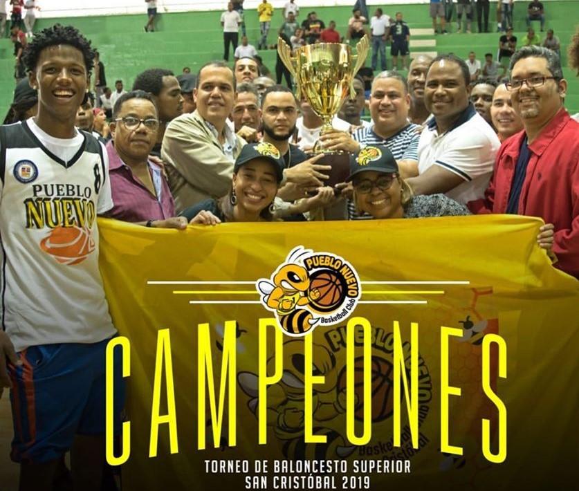 Club Pueblo Nuevo campeón torneo basket superior de San Cristóbal