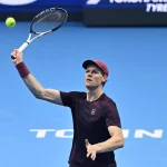 Sinner desespera a Zverev y sella su pase a semifinales en Turín